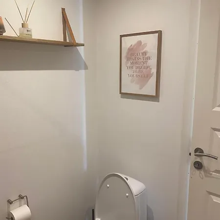 Privat Lejlighed Med 2 Vaerelser, Opholdsrum, Eget Badevaerelse * جايف