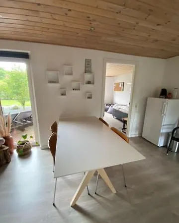 Privat Lejlighed Med 2 Vaerelser, Opholdsrum, Eget Badevaerelse منزل للإقامة